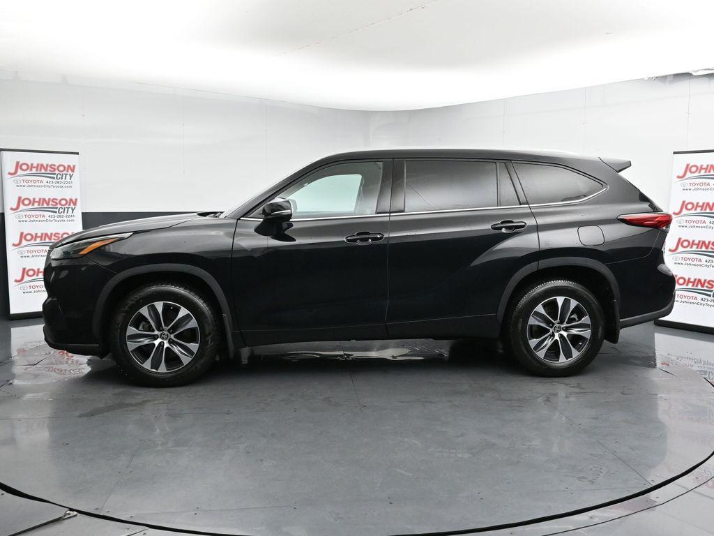 used 2022 Toyota Highlander car, priced at $35,192