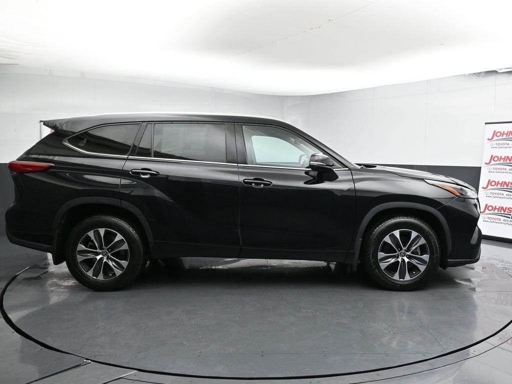 used 2022 Toyota Highlander car, priced at $35,192