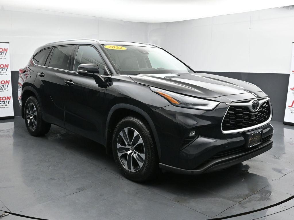 used 2022 Toyota Highlander car, priced at $35,192