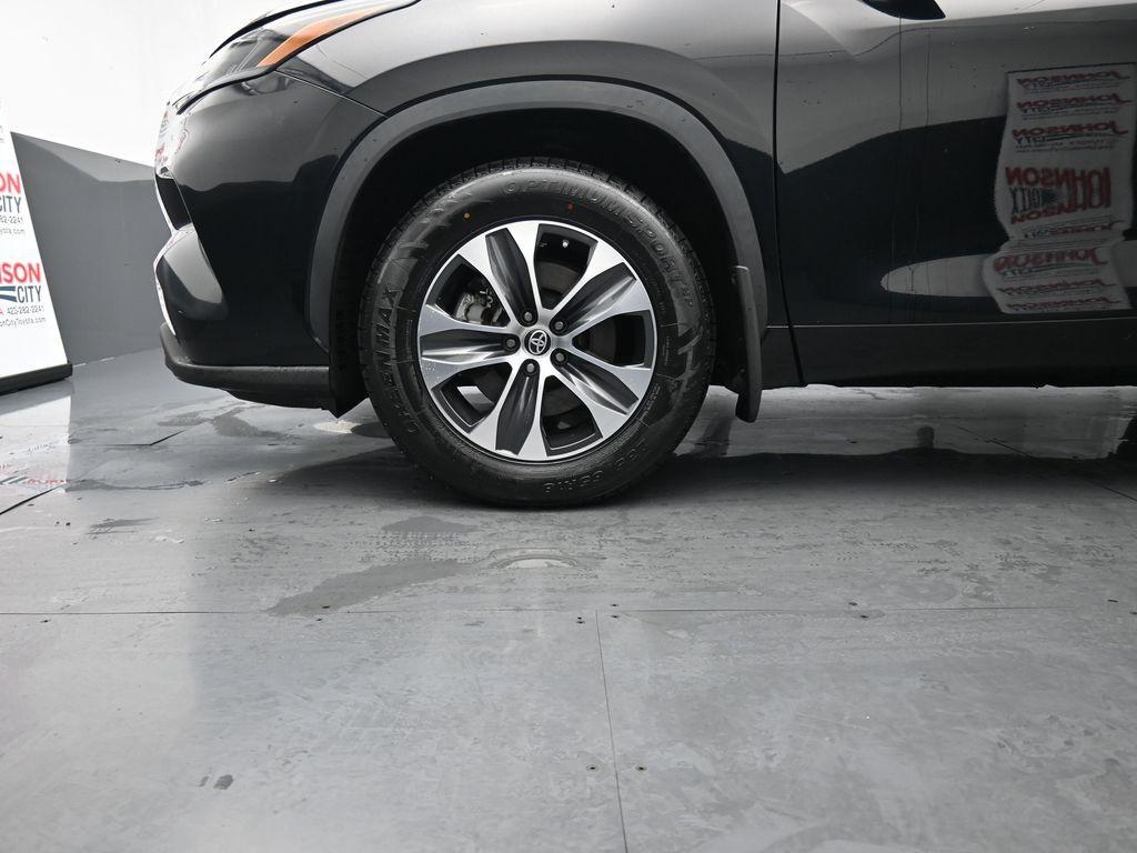 used 2022 Toyota Highlander car, priced at $35,192
