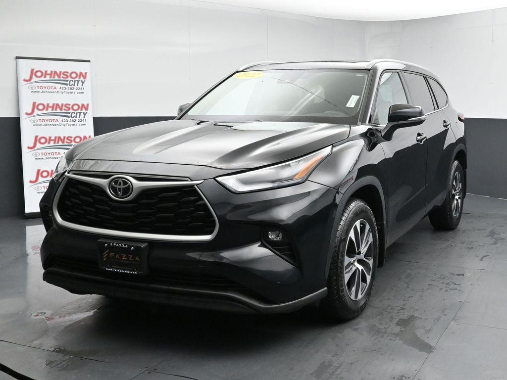 used 2022 Toyota Highlander car, priced at $35,192