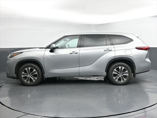 used 2022 Toyota Highlander car, priced at $34,018