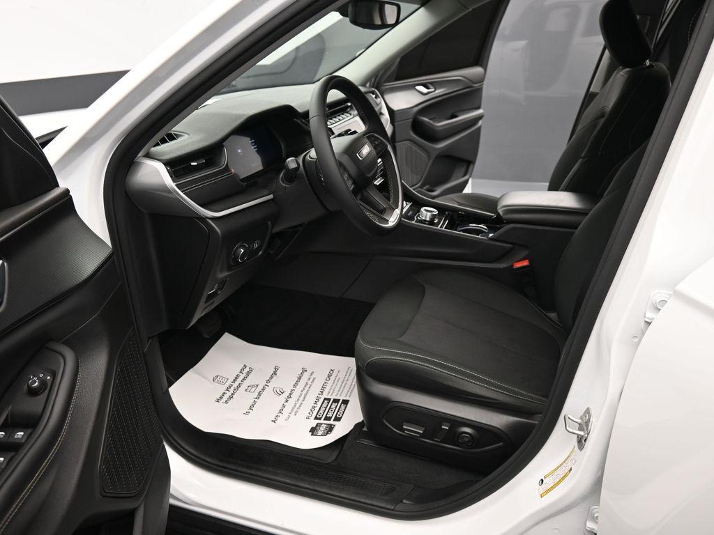 used 2023 Jeep Grand Cherokee car, priced at $29,580