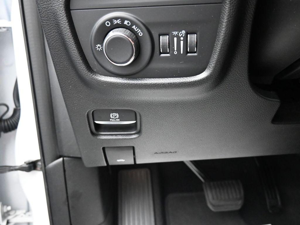used 2023 Jeep Grand Cherokee car, priced at $29,580
