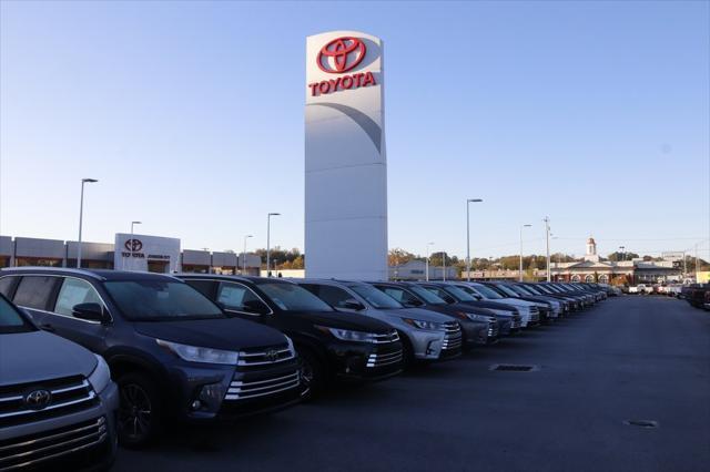 used 2018 Toyota Highlander car, priced at $23,576