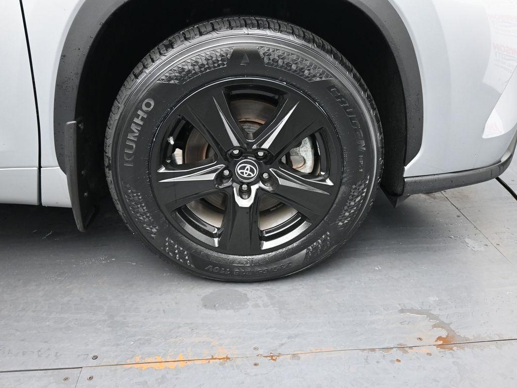 used 2023 Toyota Highlander car, priced at $36,697