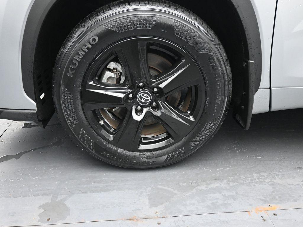 used 2023 Toyota Highlander car, priced at $36,697