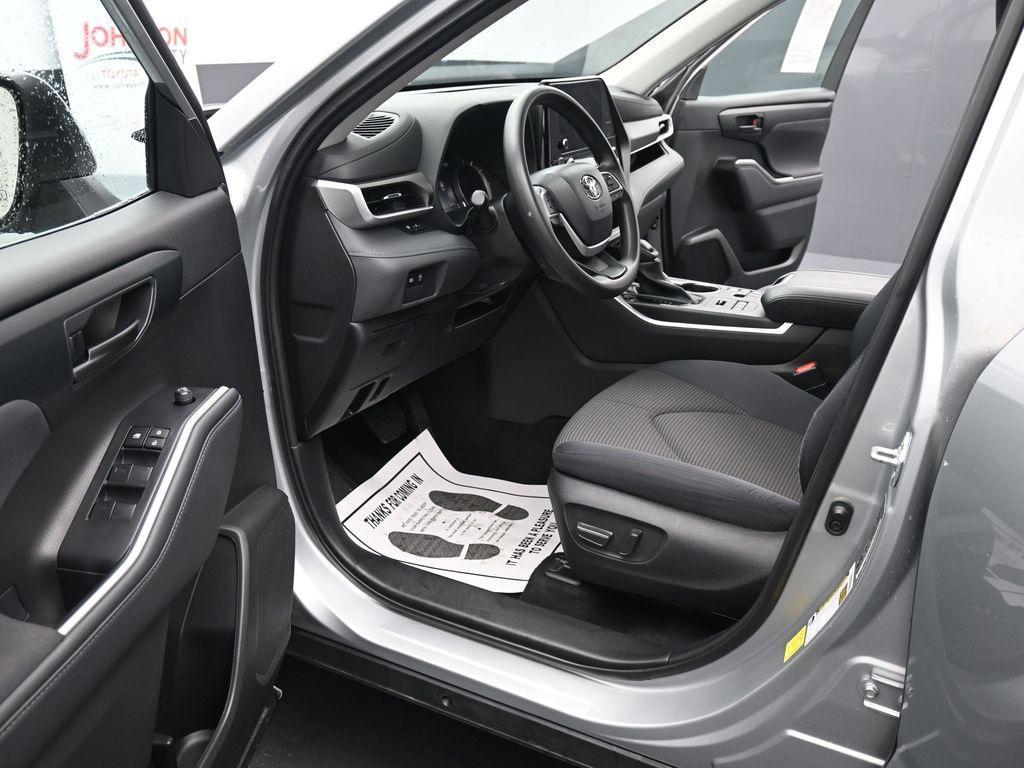 used 2023 Toyota Highlander car, priced at $36,697