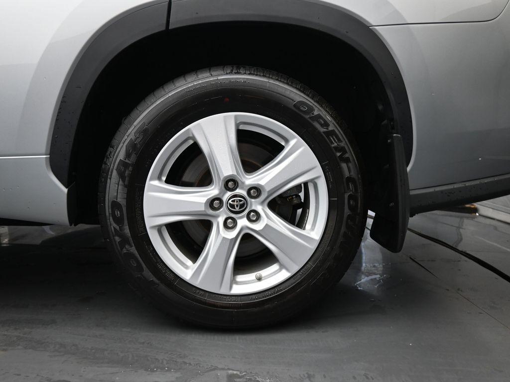 used 2022 Toyota Highlander car, priced at $29,425