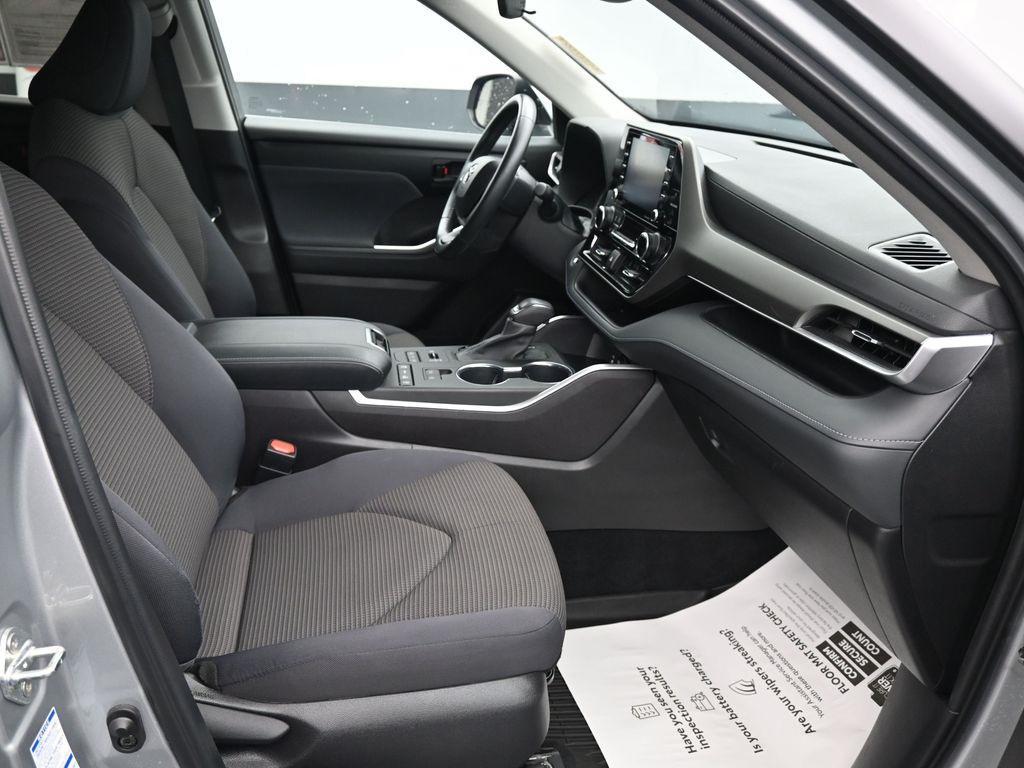 used 2022 Toyota Highlander car, priced at $29,425