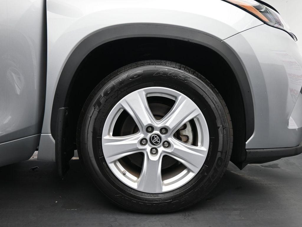 used 2022 Toyota Highlander car, priced at $29,425