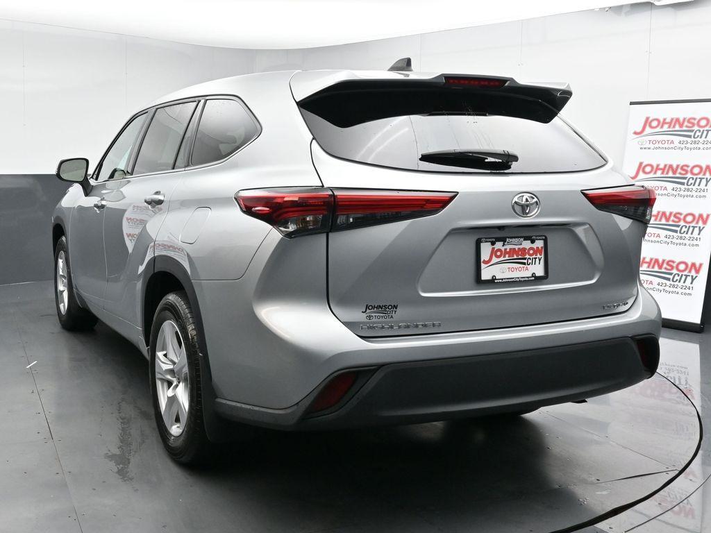 used 2022 Toyota Highlander car, priced at $29,425