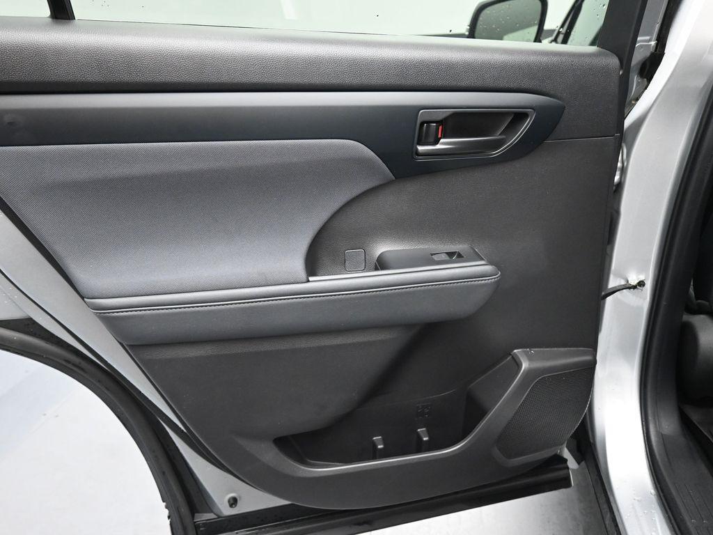 used 2022 Toyota Highlander car, priced at $29,425