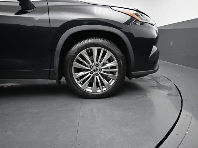 used 2022 Toyota Highlander car, priced at $41,653