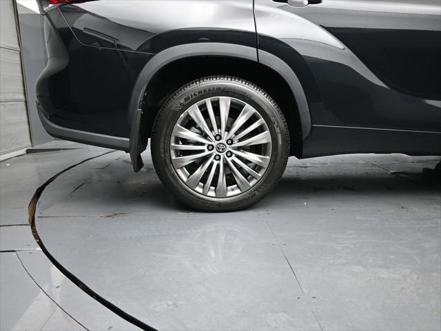 used 2022 Toyota Highlander car, priced at $41,653