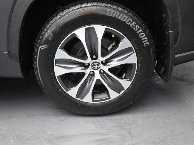 used 2022 Toyota Highlander car, priced at $35,523