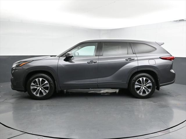 used 2022 Toyota Highlander car, priced at $35,523