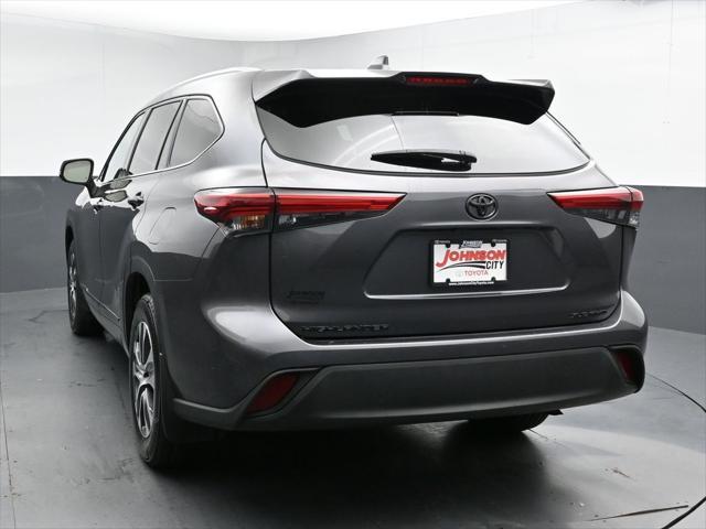 used 2022 Toyota Highlander car, priced at $35,523