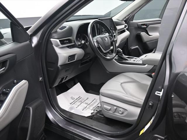 used 2022 Toyota Highlander car, priced at $35,523