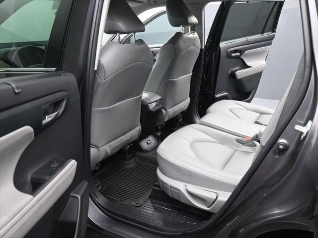 used 2022 Toyota Highlander car, priced at $35,523