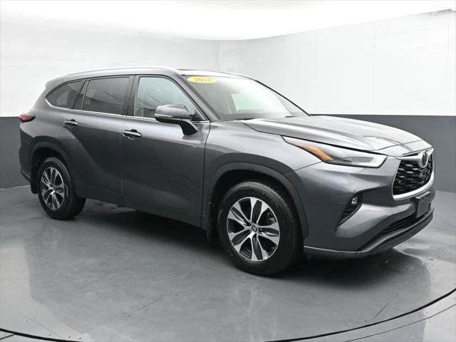 used 2022 Toyota Highlander car, priced at $36,470