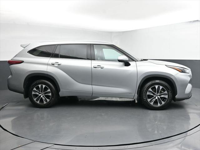 used 2022 Toyota Highlander Hybrid car, priced at $32,241