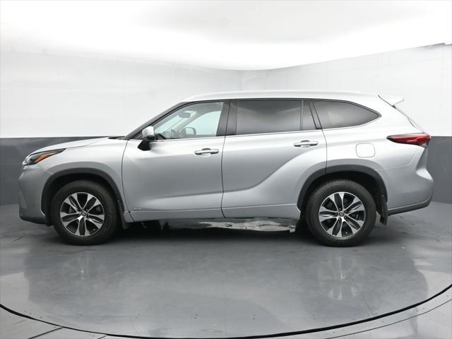 used 2022 Toyota Highlander Hybrid car, priced at $36,727