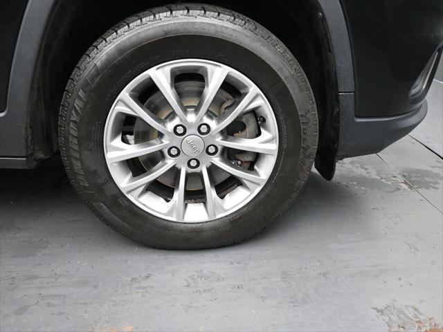 used 2019 Jeep Cherokee car, priced at $15,421