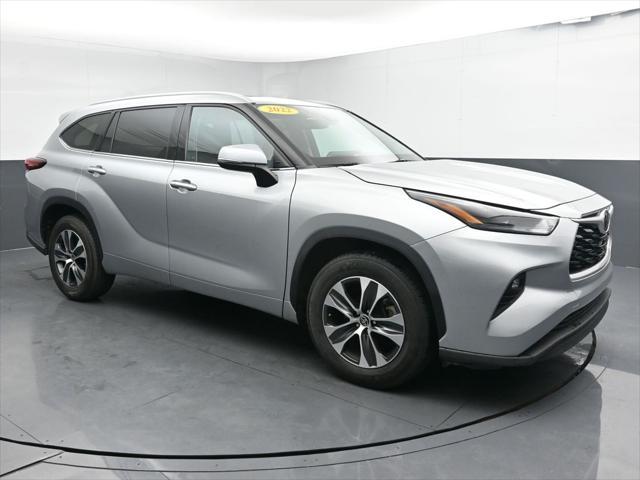 used 2022 Toyota Highlander car, priced at $27,785