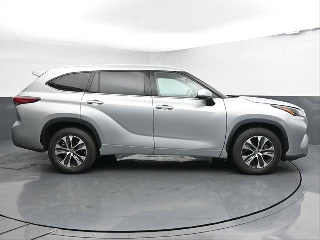 used 2022 Toyota Highlander car, priced at $27,785