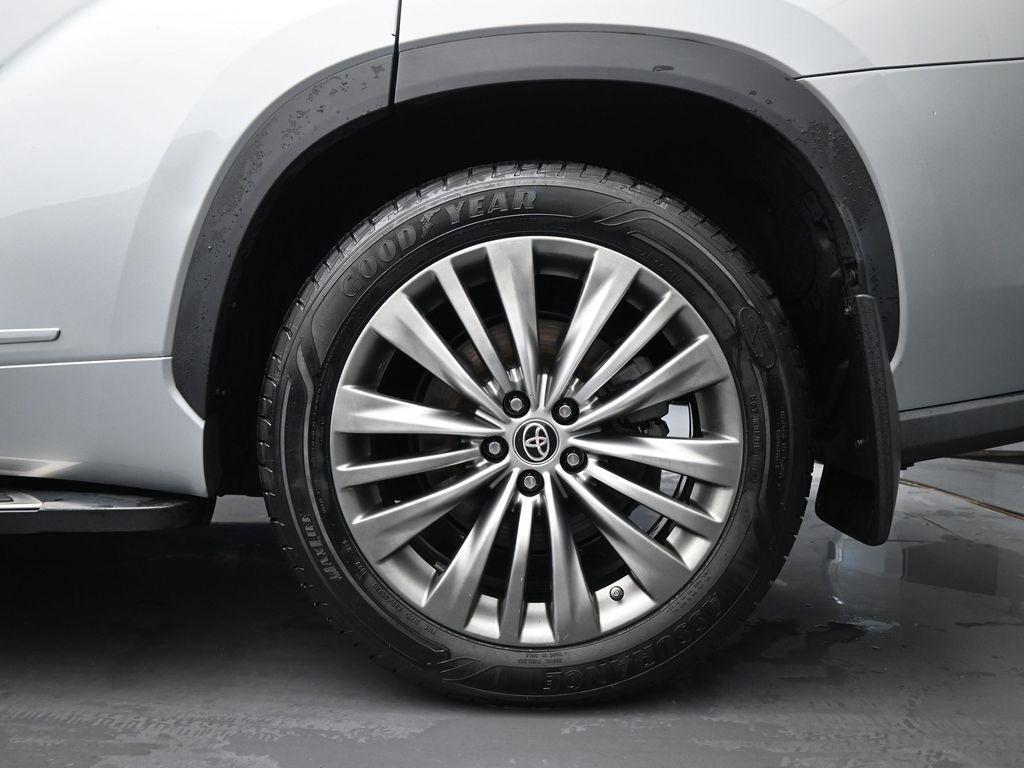 used 2021 Toyota Highlander car, priced at $28,356