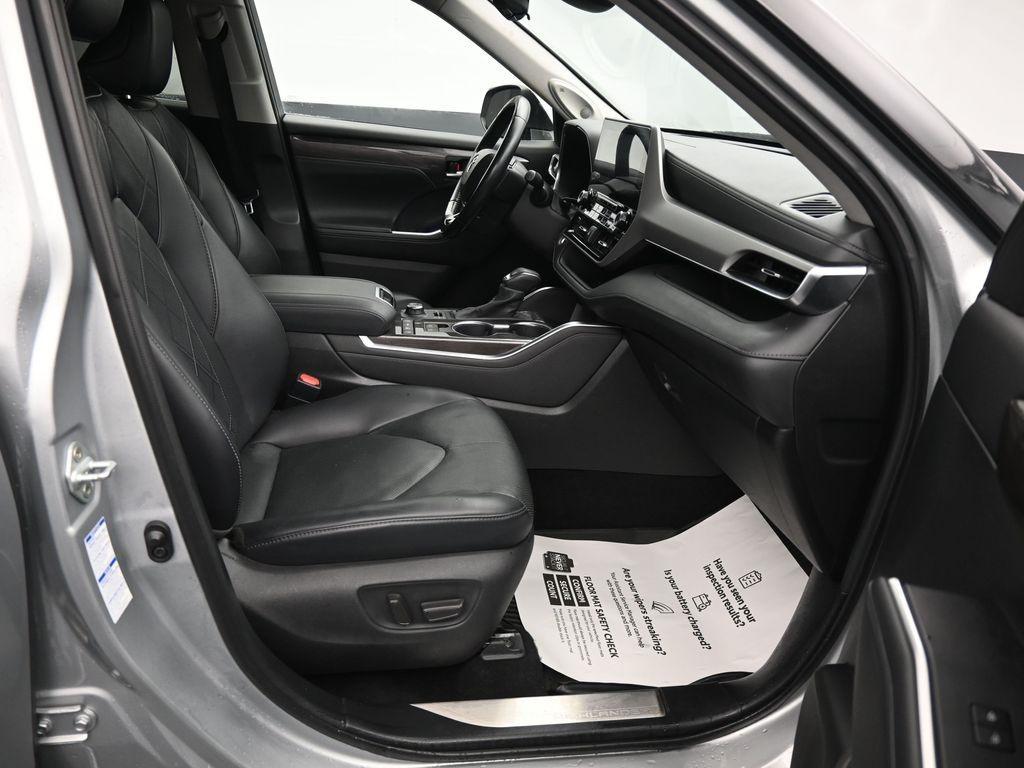 used 2021 Toyota Highlander car, priced at $28,356