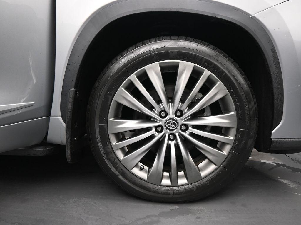 used 2021 Toyota Highlander car, priced at $28,356