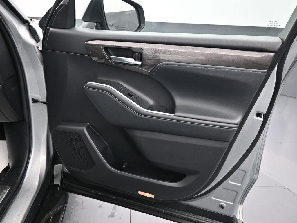 used 2021 Toyota Highlander car, priced at $28,356