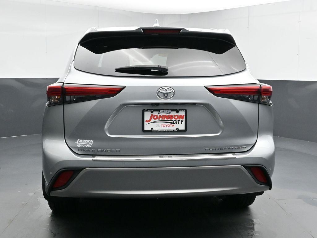 used 2021 Toyota Highlander car, priced at $28,356