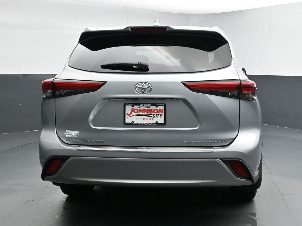 used 2021 Toyota Highlander car, priced at $28,356