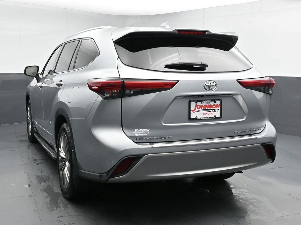 used 2021 Toyota Highlander car, priced at $28,356
