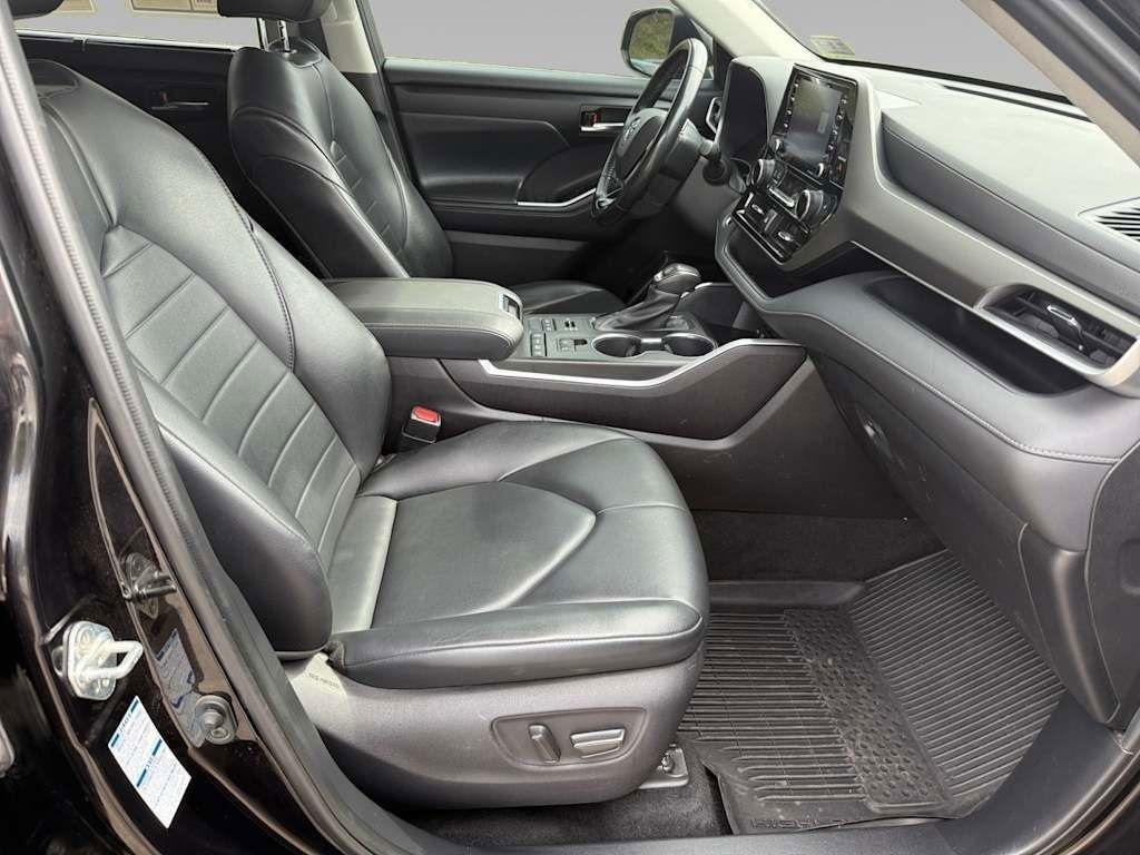 used 2021 Toyota Highlander car, priced at $32,033
