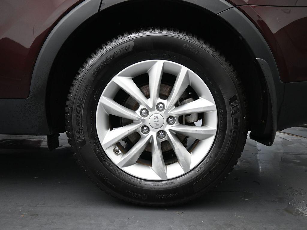 used 2016 Kia Sorento car, priced at $13,227