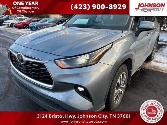 used 2022 Toyota Highlander car, priced at $40,117