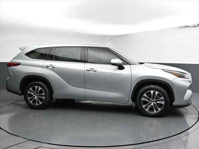 used 2022 Toyota Highlander car, priced at $37,615