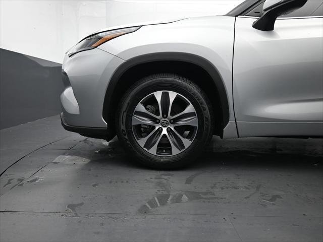 used 2022 Toyota Highlander car, priced at $37,615