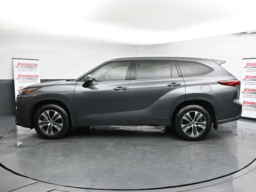 used 2022 Toyota Highlander car, priced at $38,576
