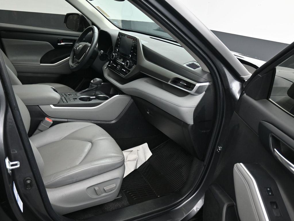 used 2022 Toyota Highlander car, priced at $38,576