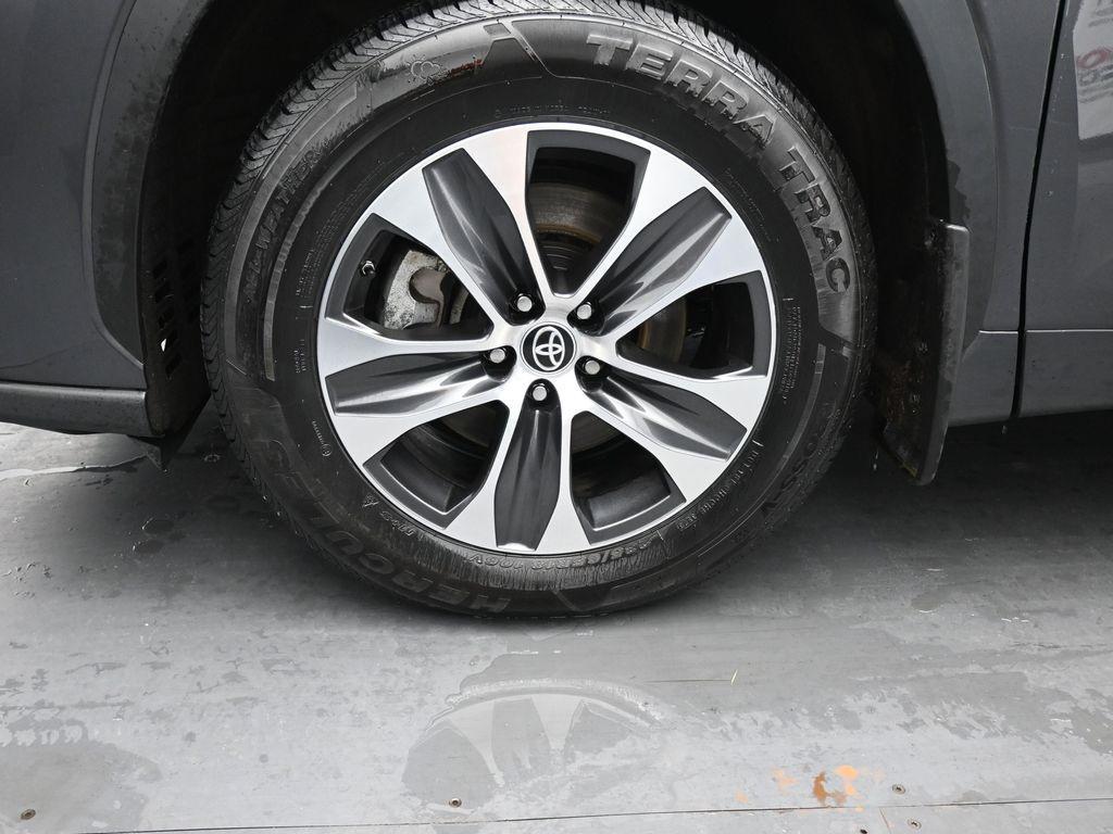 used 2022 Toyota Highlander car, priced at $38,576
