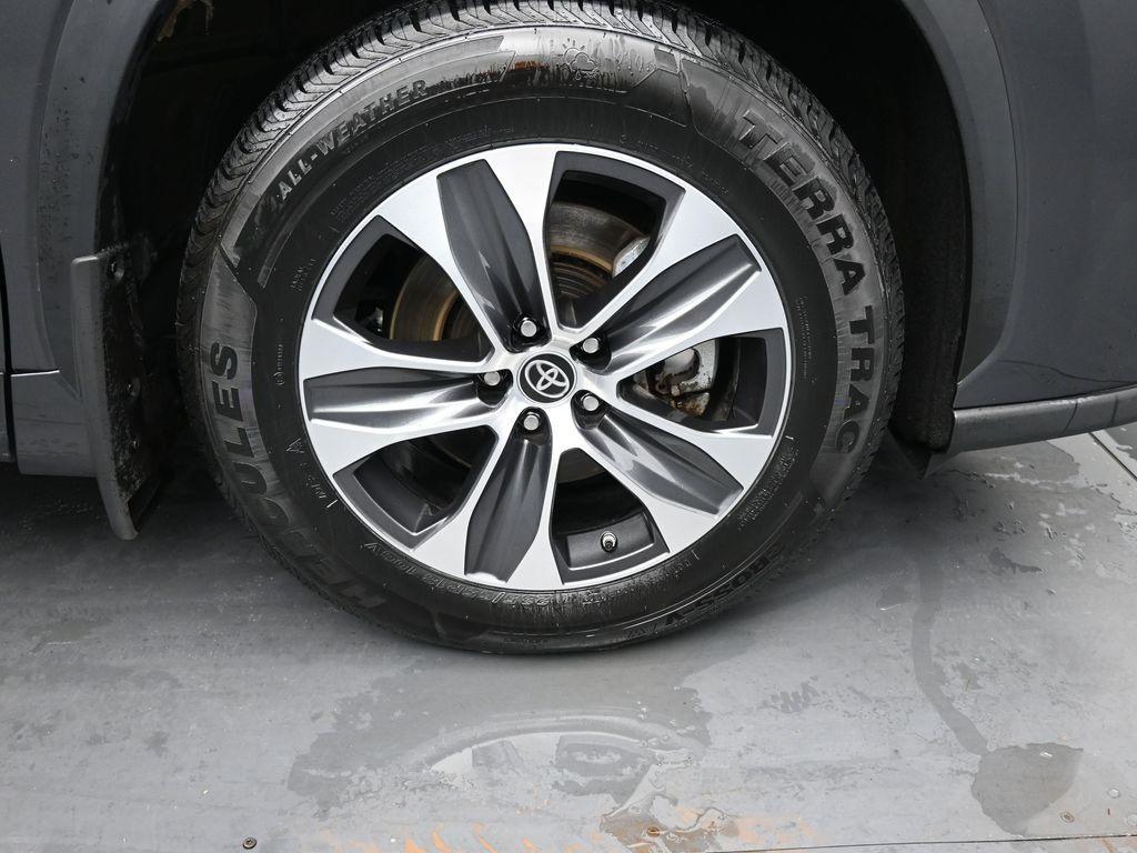 used 2022 Toyota Highlander car, priced at $38,576