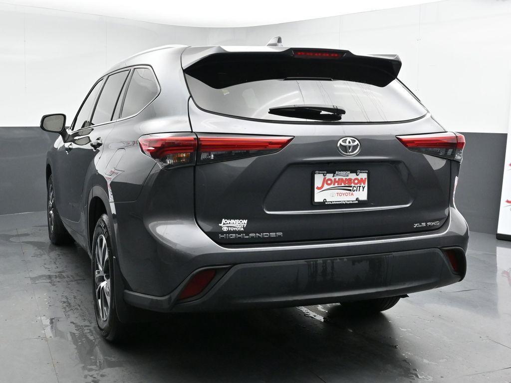used 2022 Toyota Highlander car, priced at $38,576