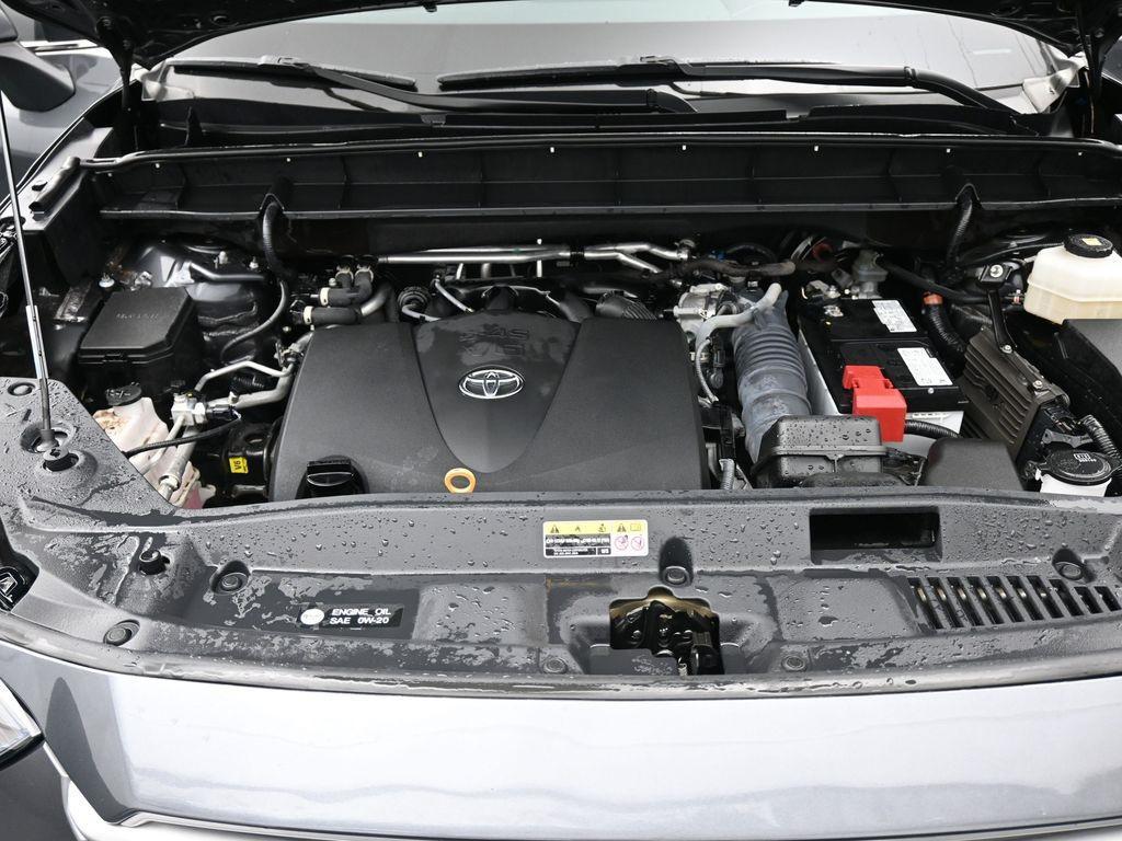 used 2022 Toyota Highlander car, priced at $38,576