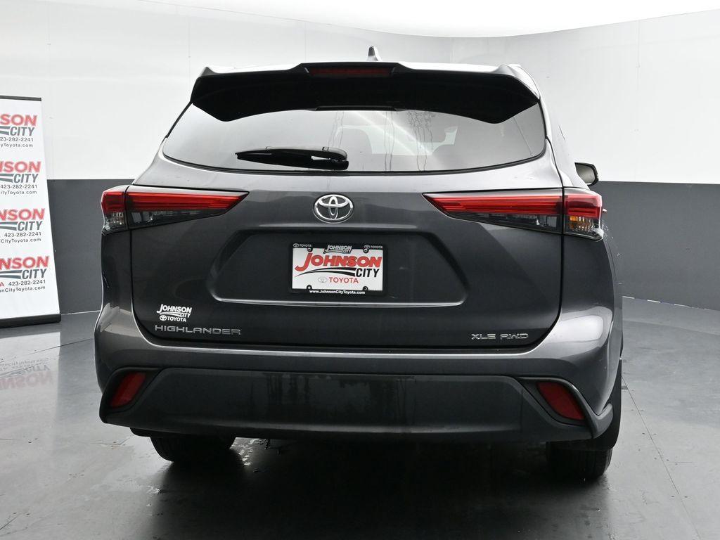 used 2022 Toyota Highlander car, priced at $38,576