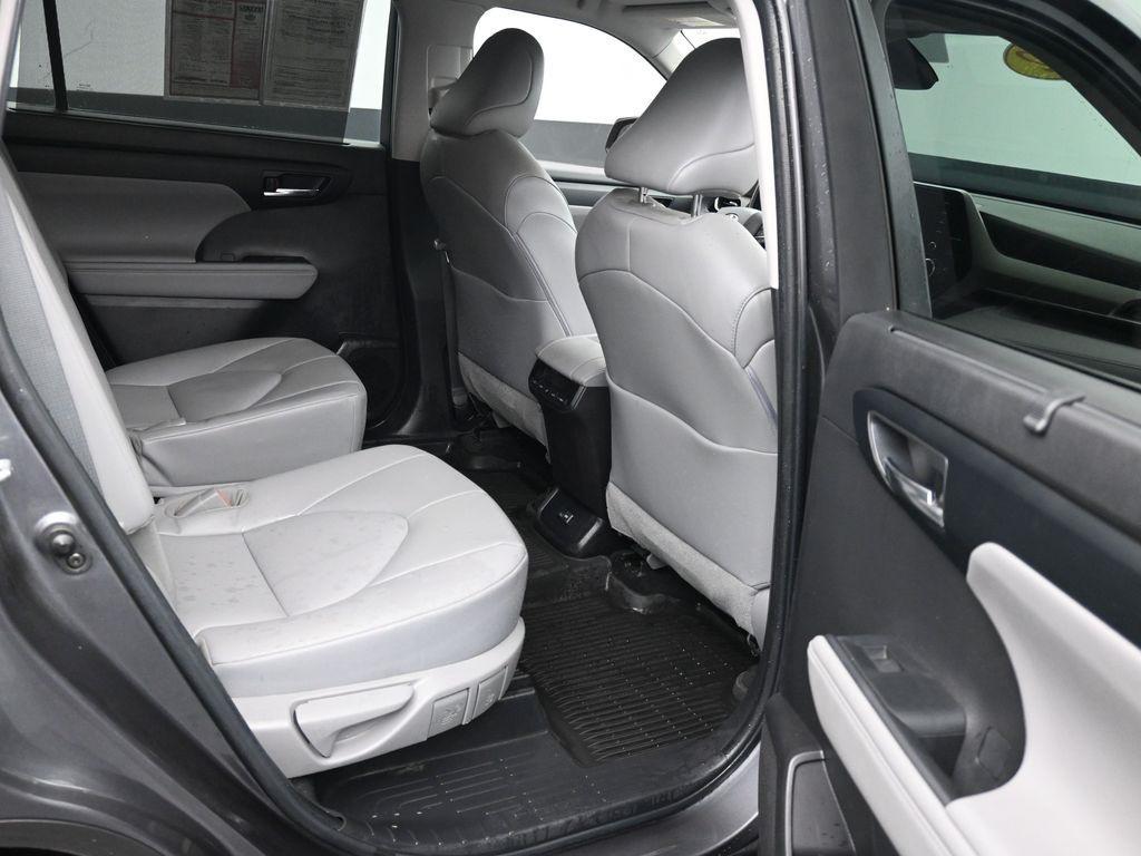 used 2022 Toyota Highlander car, priced at $38,576